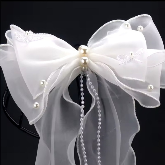 Oversized White Mesh Bow With Pearls Hair Clip main image 6